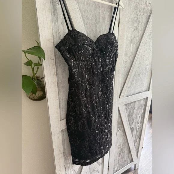 *Windsor Gorgeous Black Strapless Dress - Picture 5 of 15